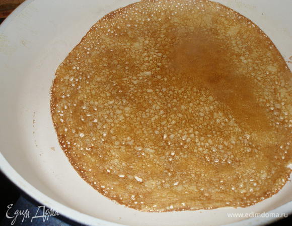 Жарить как обычные блины,на раскаленной сковороде,с двух сторон.