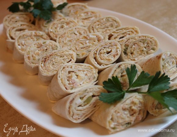 затем нарезаем..и укладываем на блюдо.