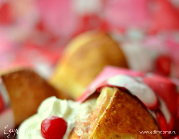 Еще вкусно, если смазать такие слоечки протертым джемом, любым, и подать со взбитыми сливками. Приятного!!!