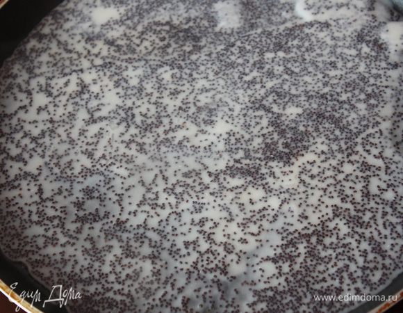 И начинаем печь блинчики,как обычно.