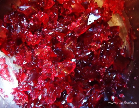 Застывшее вишневое желе вилкой крошим на вот такие вот драгоценные камни))