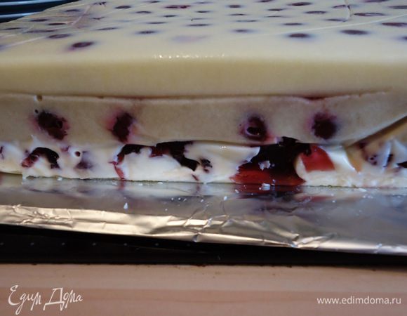 С помощью пленки достаем из формы и переворачиваем, вот такие вот слои у нас получились)) 