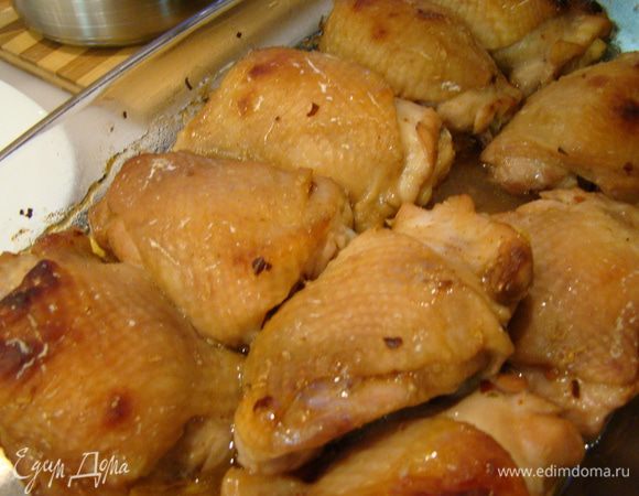через 20 минут достать курицу, обмазать густым маринадом, запекать еще 10 минут