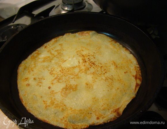 Жарим на любимой сковороде, смазывая слегка жиром (раст.масло)