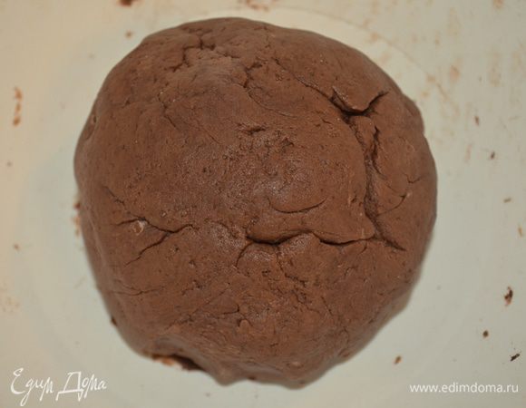 скатать тесто в шар.