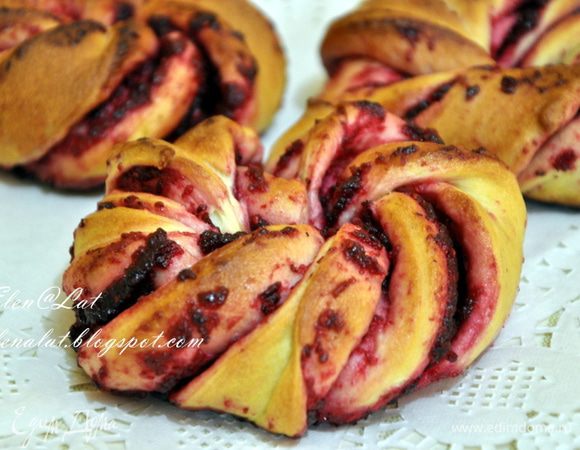 Вот такие веночки получились. Их можно оставить и в таком виде, они очень мягкие внутри и хрустящие снаружи.