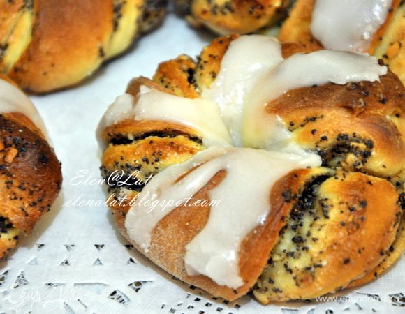 Вообщем  получилось, ну очень вкусно. Непременно буду печь еще. Веночки просто великолепны в сочетании с свежесваренным кофе, просто объедение))) 
Приятного аппетита!!!!!!!!!!!!