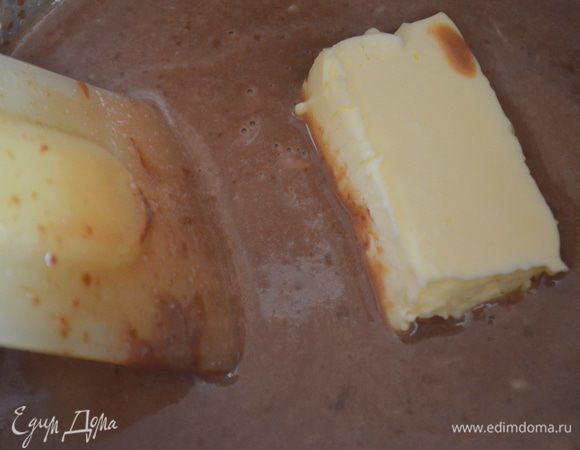 добавить масло и размешать все до блестящей однородной массы. Остудить. 