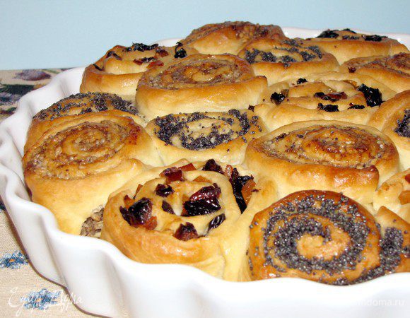 Пирог можно смазать сахарным сиропом для придания блеска и сладкого вкуса. Приятного аппетита!