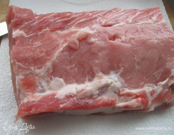 Мясо помыть, обсушить салфетками.

