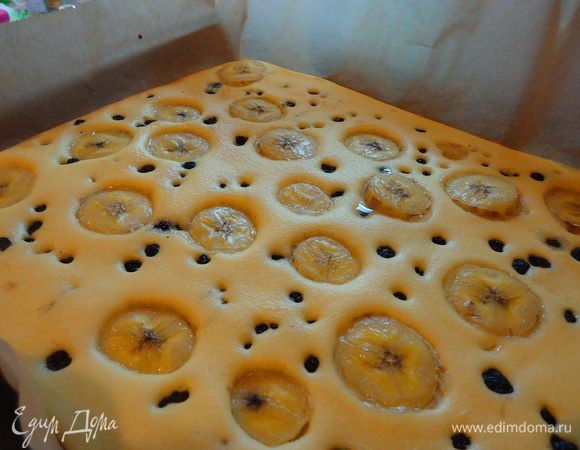 Выкладываем сверху фрукты и выпекаем в разогретой до 200 град духовке 12 мин, наш блинчик должен подзолотиться=))