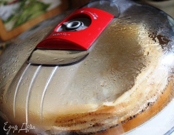 В процессе приготовления блинов необходимо накрывать их колпаком, чтобы не засохли