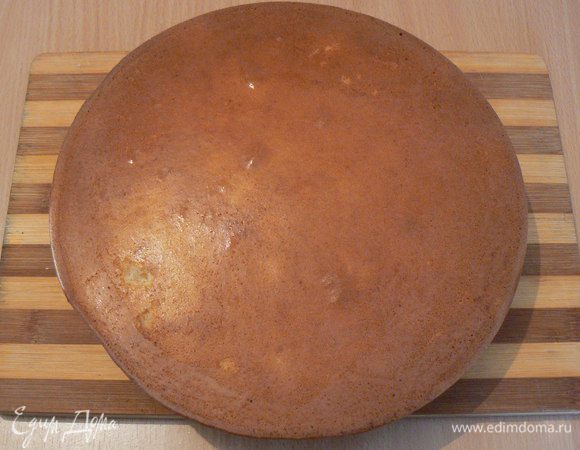 испечь 2 коржа