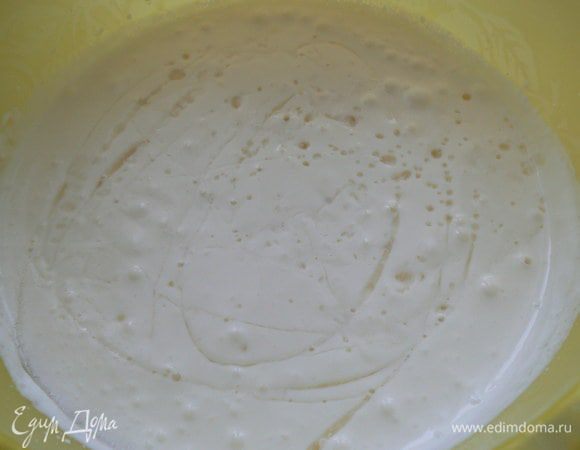 для сливочного крема: взбить сливки с сахаром, добавить все остальные ингридиенты,ввести распущенный желатин