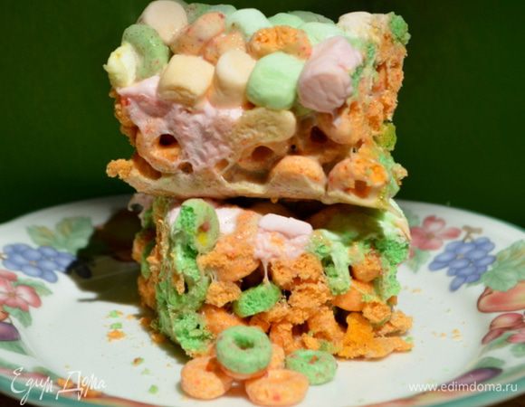 Разрезаем на квадратики и угощаем. Приятного аппетита.