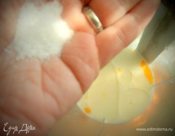 Сахар,ваниль и морскую соль примерно столько...