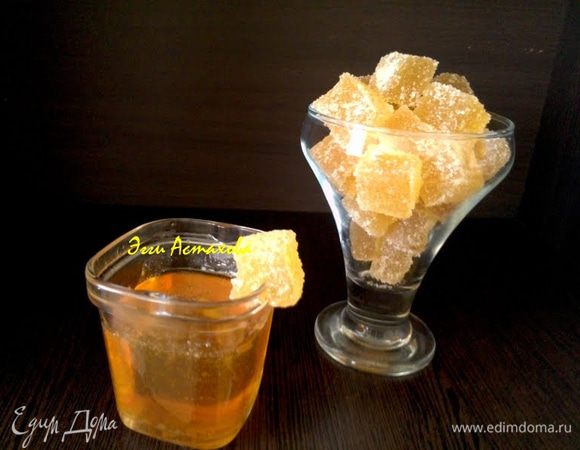 5. СОУС ИЗ МАРМЕЛАДА И МЕДА

Мармелад нарезаю мелко, добавляю горячую воду, сахар, тертую цедру. Ставлю на огонь или помещаю в микроволновку. Томлю минут 10. Мармелад полностью растопится и соус начнет густеть. Снимаю с огня, немного стужу и добавляю мед, перемешиваю. Даю остыть. Все, соус готов. 