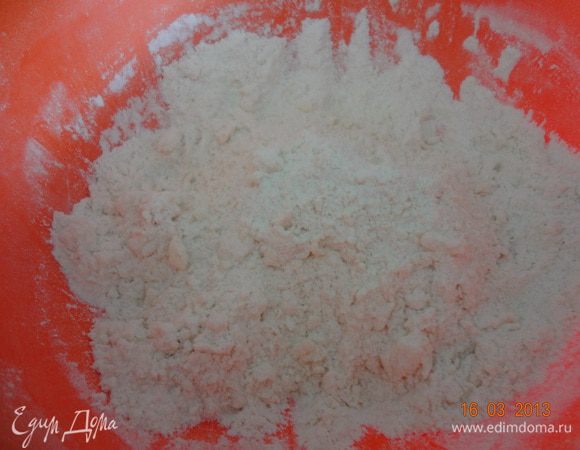 Перетереть все вместе в крошку.