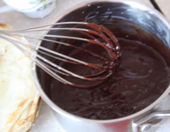 Венчиком тщательно перемешиваем,чтоб не было комочков.