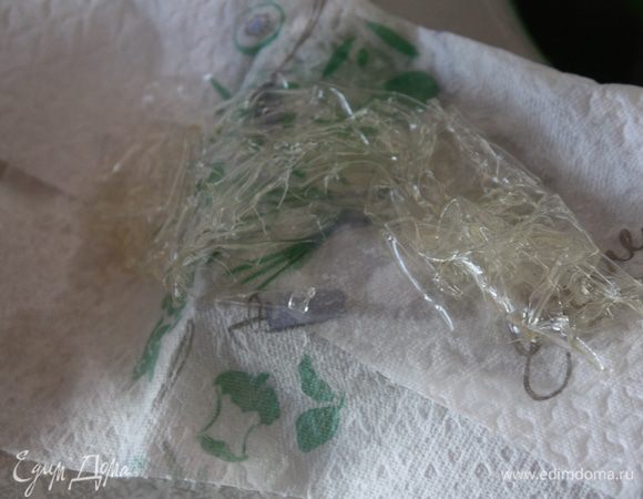 Желатин обсушиваем и добавляем в шоколадную массу.