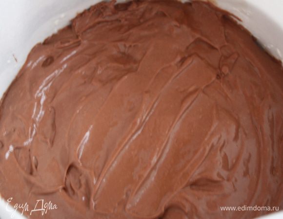 и распределяем его ровным слоем