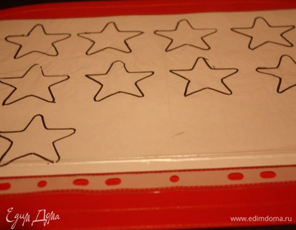 Пока он топится нарисуем звездочки (или что Вы хотите) на бумаге и положим ее в прозрачный файл,а его на доску.