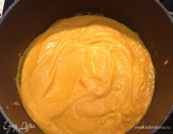 Довести суп пюре до кипения и проварить 5 минут. Подавать с сухариками и укропом.