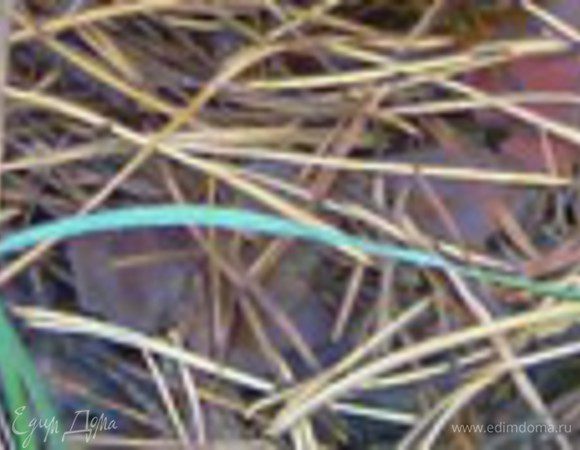 Переложить грибы в кастрюлю и добавить все специи. С момента закипания варить 10 мин. После этого переложить грибы в банки и стерилизовать 
1 л банки 30 мин., 0,5 л банки - 20 мин. Закатать и укутать в тёплое до полного остывания. Приятного аппетита!!!