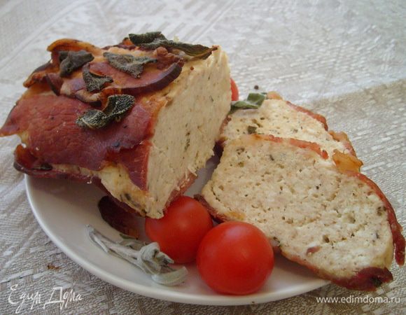 Подавать рулет можно как горячим, так и холодным. Мне понравился и тот, и другой вариант