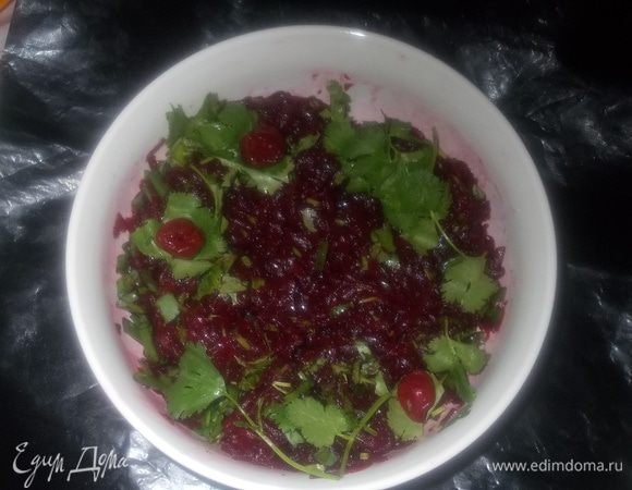 а также соль,перец, при желании можно добавить чеснок, кинзу нарезать и смешать с салатом