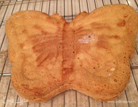 Делаем бисквит по рецепту http://www.edimdoma.ru/retsepty/38569-biskvit-na-kipyatke-belyy