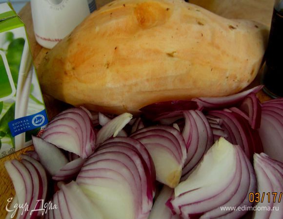 картофель (я взяла батат), лук - все порезать