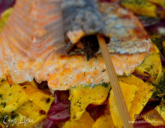 Запекается 1 ч. 30 мин. Когда готово блюдо, шкурку снять, по желанию можно и перемешать.