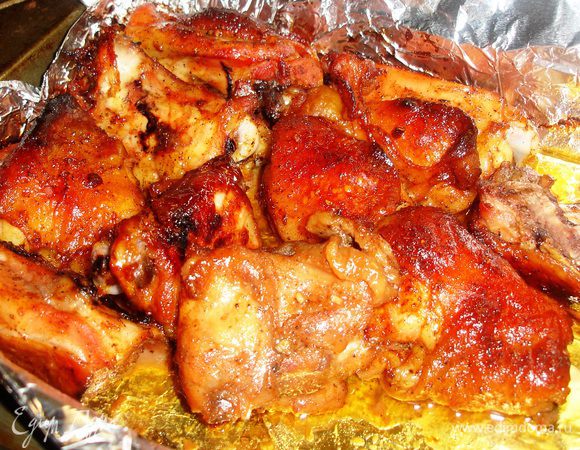 Курицу или окорочки режем на порционные кусочки .....