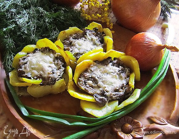 Форму вынуть из духовки. Дать немного остыть (около 15 мин.) и аккуратно с помощью лопатки вынуть цветы из формы. Угощайтесь!
 