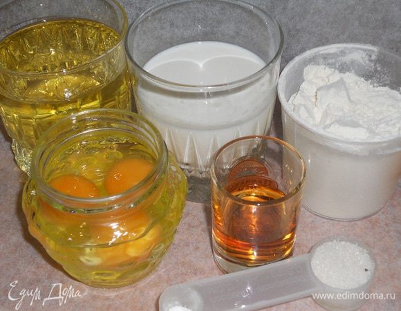 Хвороста с этого количества продуктов получается большая тарелка, кому нужно поменьше, уменьшайте состав...