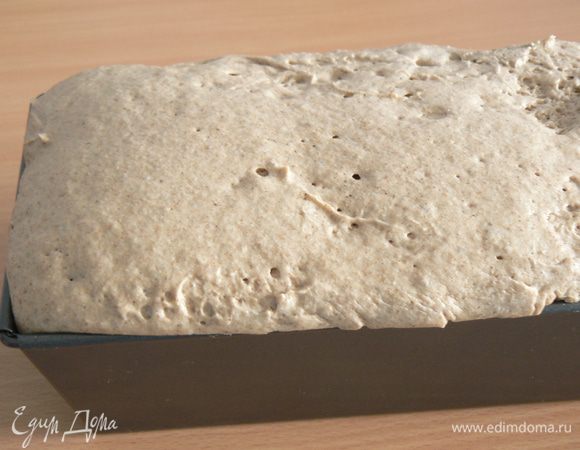 Тесто должно увеличиться в 2 раза.(у меня оно начало вылазить через край и немного прилипло к пленке)