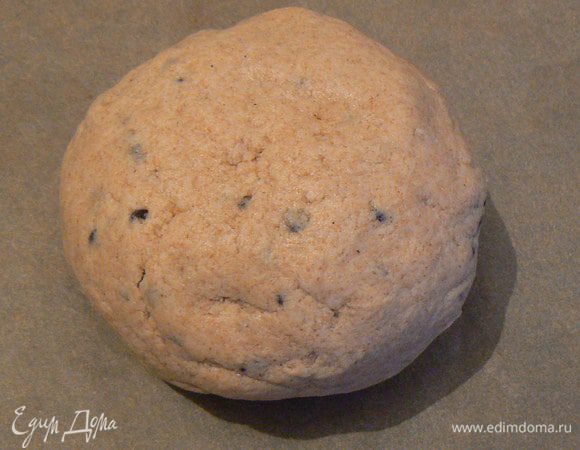 Поставить тесто в холодильник на 15 минут. 