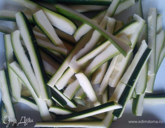 Нарезать тонкими полосками