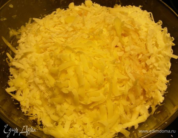 Также трем сыр.
