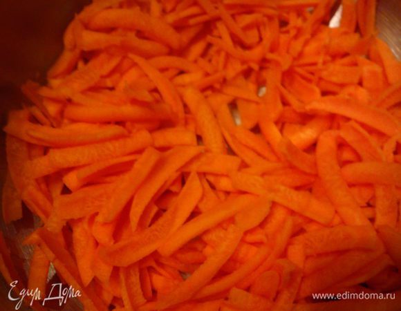 Морковь натереть на крупной терке