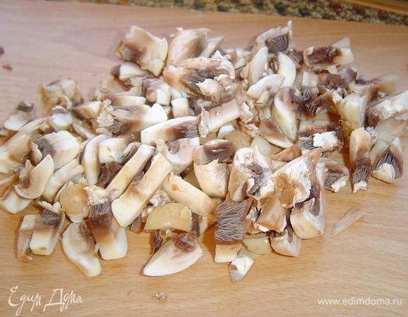 грибы моем и измельчаем.