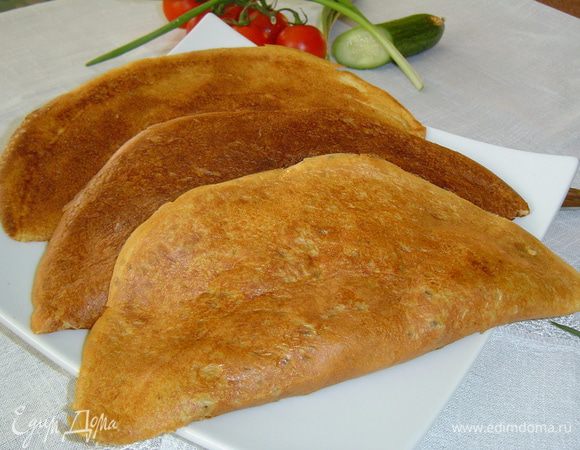 Ну, вот и все! Блинчатые пирожки с начинкой из курицы и грибов готовы!