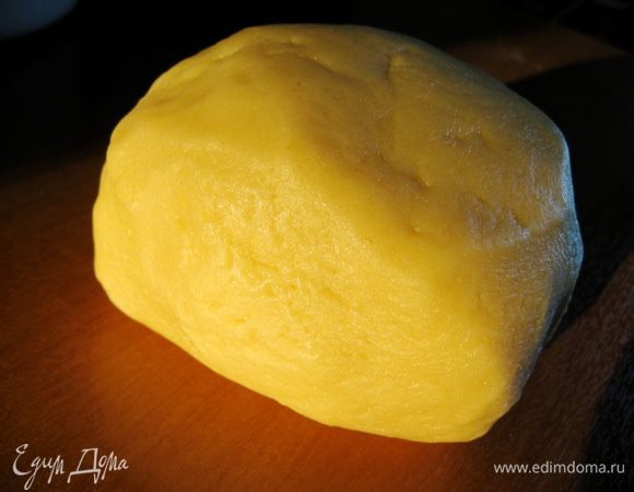 Замешиваем тесто из перечисленных продуктов. Убираем в холодильник на 30-40 мин.