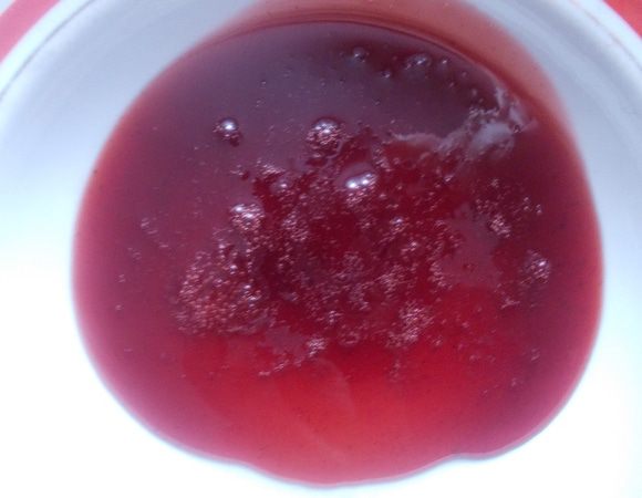 Готовый соус протереть через сито.