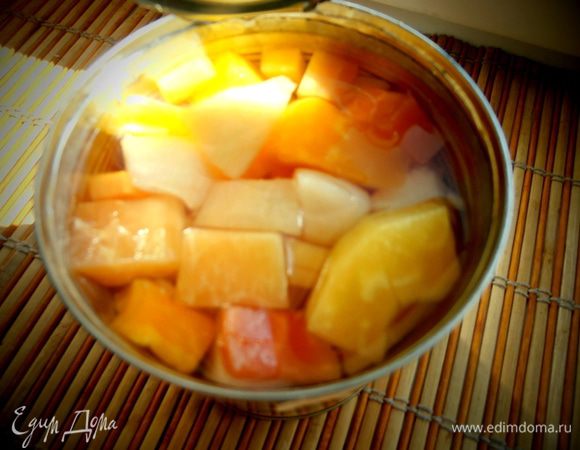 Открываем баночку фруктового коктейля (дежурный запас,с пломбиром просто супер!)...