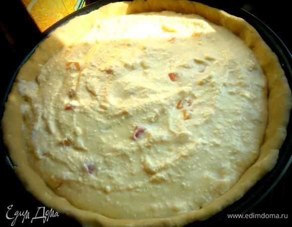 Выливаем начинку.