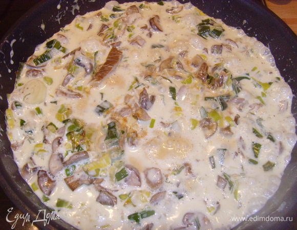  Соус должен увариться до нужной вам консистенции. Так можно это блюдо подавать в качестве гарнира.