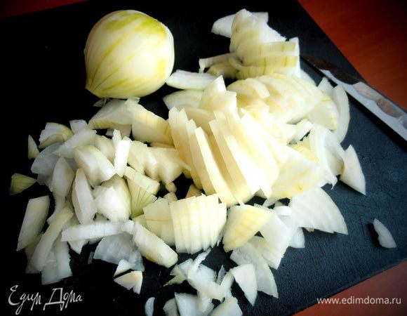Нарезаем не очень мелко.