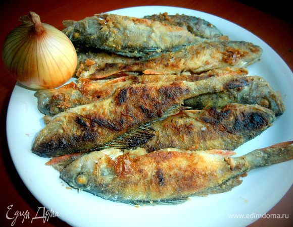 Особо ершистых особей-окуней я не стала заталкивать в форму,а просто подала на тарелке)))